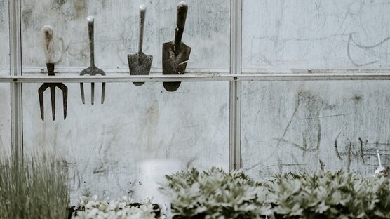 Vrtno orodje shranjevanje